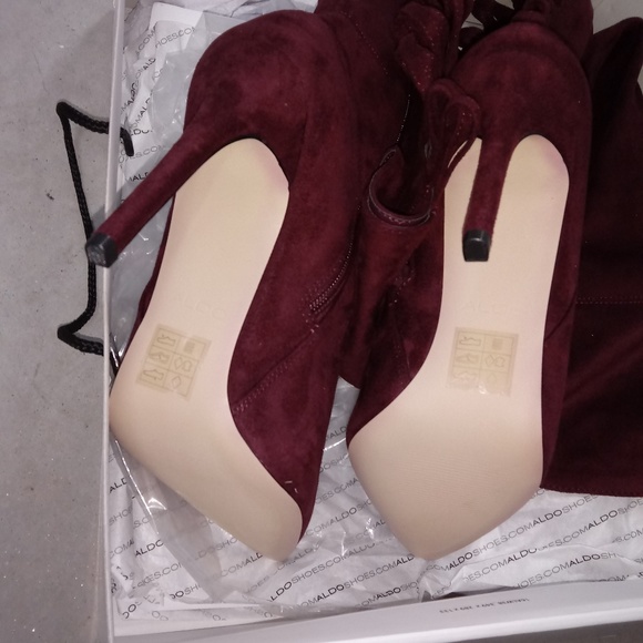 Women's Aldo's knee boots. 4.5 inch heel. - Picture 3 of 4